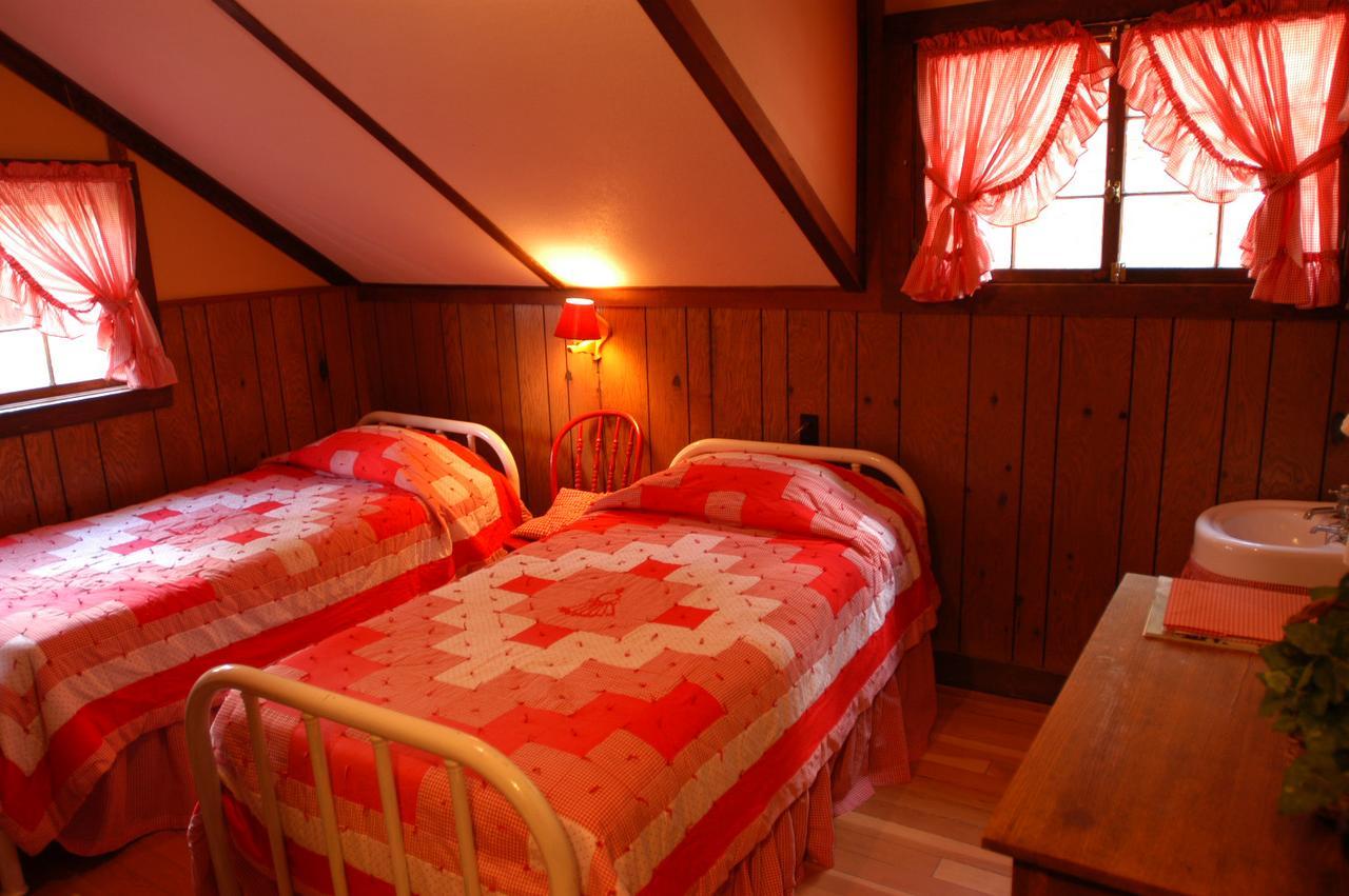 The Baldpate Inn Estes Park Room photo